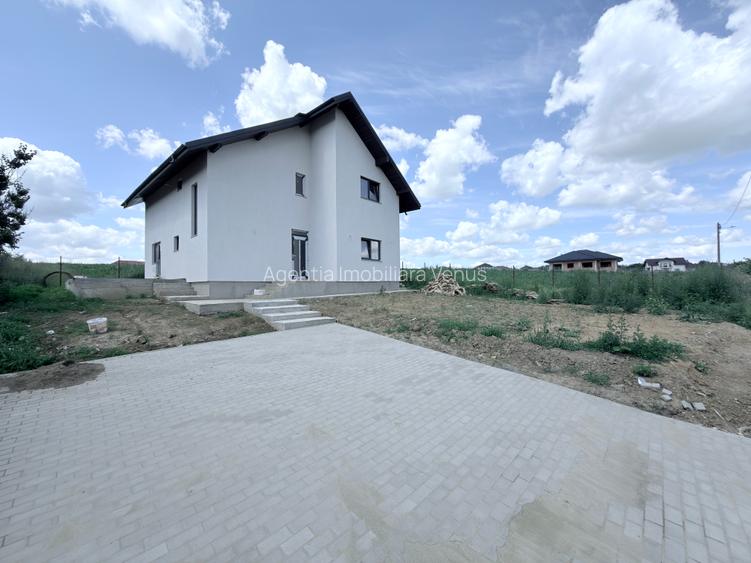 Casa noua cu etaj zona linistita in oras - 2