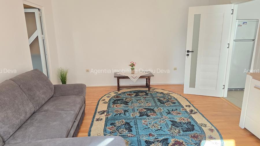 Inchiriez apartament de 3 camere  Deva, Imp.Traian, etaj 2, PRIMA INCHIRIERE - 3
