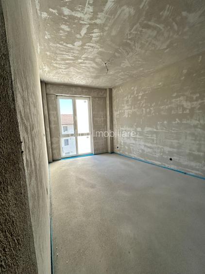 Apartament cu 3 camere semifinisat, 68,44 mp, balcon 4,20 mp, zona VIVO - 6