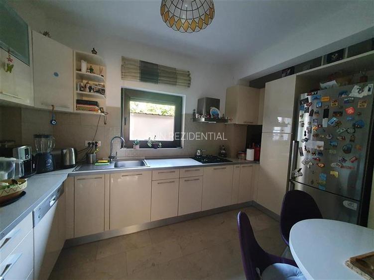 Vila la cheie, cocheta, mobilata-utilata, gradina amenajata - 12