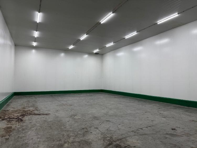 Hala frigorifica moderna cu birouri, de vanzare