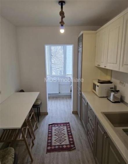 Decomandat la etaj 1 cu centrala propie - 14
