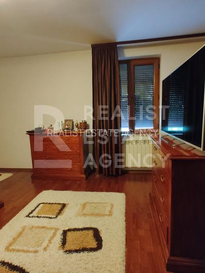 Vilă individuală 430 mp utili, teren 2.000 mp, panouri solare - 8