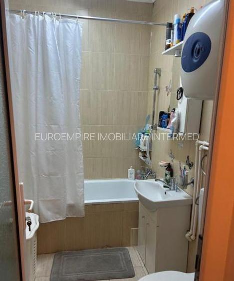Apartament de vanzare cu 2 camere, zona Poarta 6 - 5