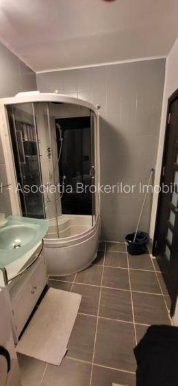 Universitate--6  min. metrou- 3 camere- centrala proprie - 9