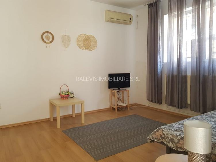 Inchiriere garsoniera Stefan cel Mare, centrala proprie, parter inalt, 400 euro - 2