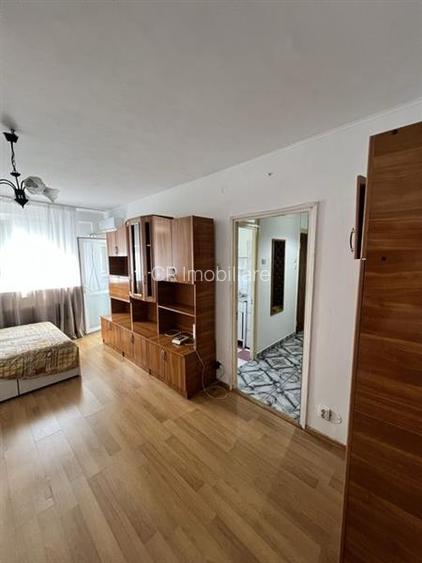 Garsoniera bloc mixt Theodor Pallady metrou 1 Decembrie 1918 - 2