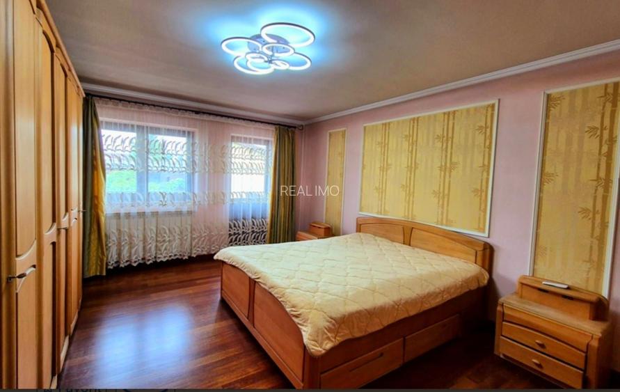 Cauți o casă mare sau spațiu pentru business? Aici le ai pe ambele! - 7