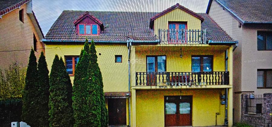 Proprietar vand casa  suprafata utila de 250mp parter etaj. Suprafata teren 272m - 11