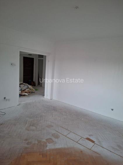 Apartament cu 3 camere,  et 4/8, 90 mp,  str Decebal/ Unirii - 9
