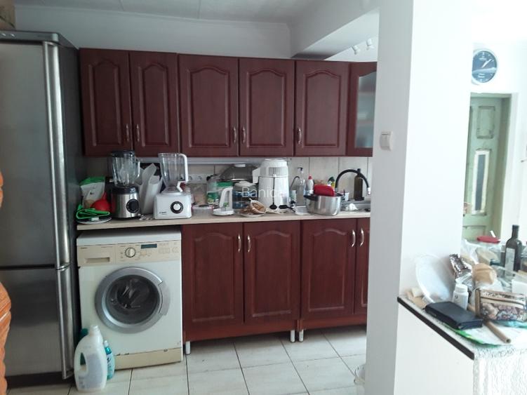 Casa situata  la poalele dealurilor subcarpatice in zona pomicola. - 10