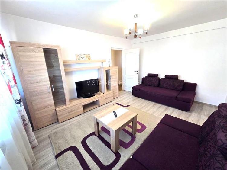 Apartament 2 camere luminos, loc de parcare. Se afla la 5 minute de Coresi.Zona - 2