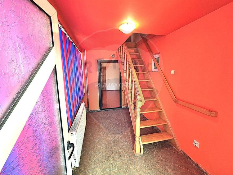 Casă / Vilă de vanzare in Serbanesti - 13