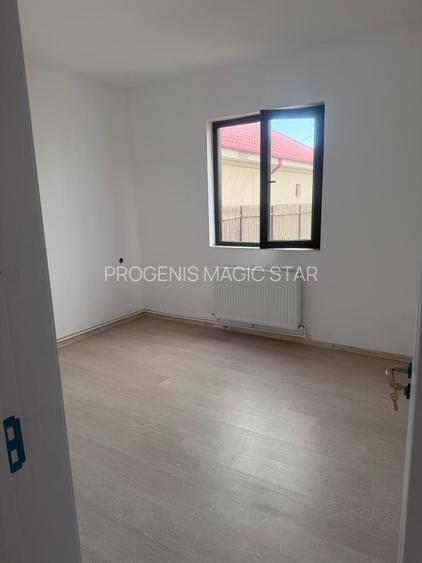 Agenție imobiliară vindem casă la sol cu patru camere în Năvodari - 2