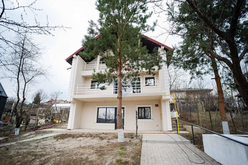 Vilă de Vânzare cu 5 Camere, Teren 1000mp - Bucium, Iași - Comision 0% - 12