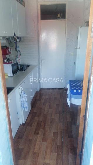 Apartament cu 2 camere ~ zona Brosteni ~ etaj 3 din 4 ~ confort 1 decomandat - 2