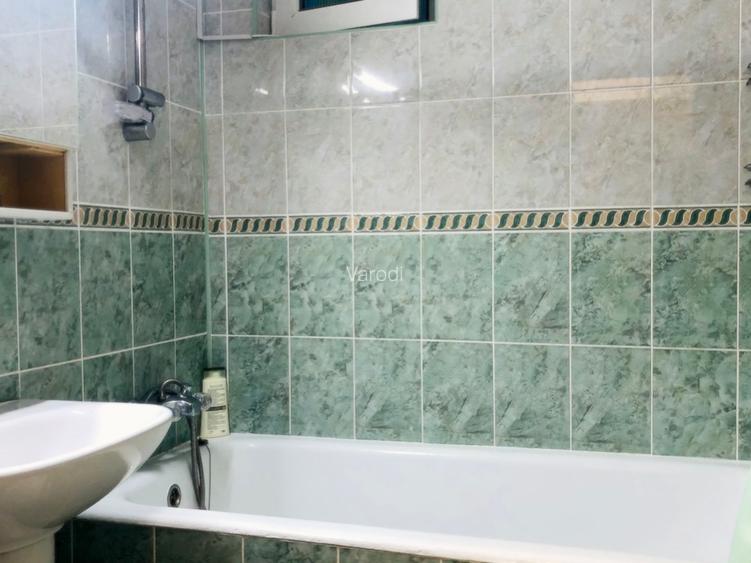 Apartament cu 3 camere 7 Noiembrie, etaj 1 din 4, strada Păcii - 9