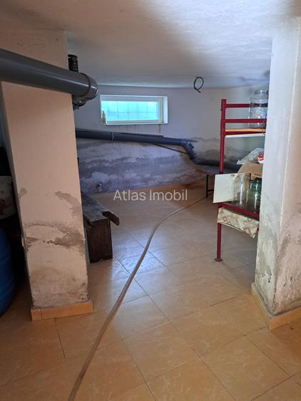 Casa-Vila ultrafinisata in regim D+P+E cu toate utilitatile cu 900 mp,teren - 31