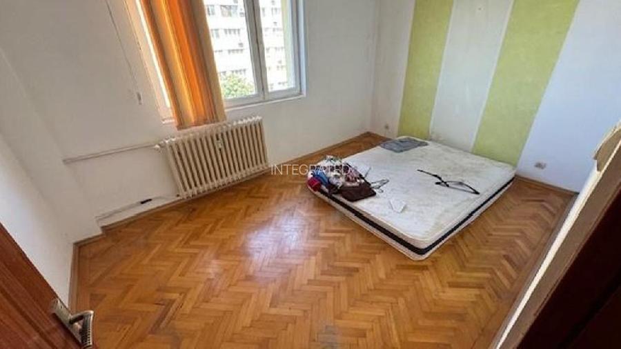 OBOR - Str. Masina de Paine, Apartament cu 3 camere semidecomandat - 68 mp - 5