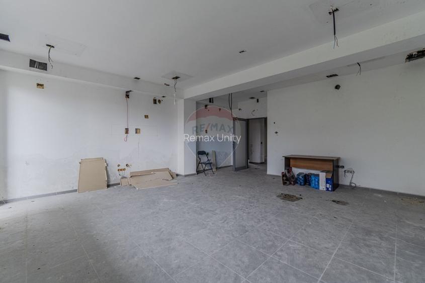 Cladire de 902 mp utili de vânzare, zona Grivitei - DN 13, COMISION 0 - 55