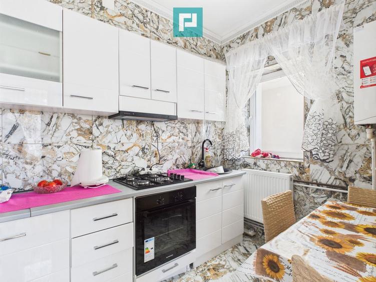 Casă cu 3 camere, anexe  locație Premium în Pecica - 4