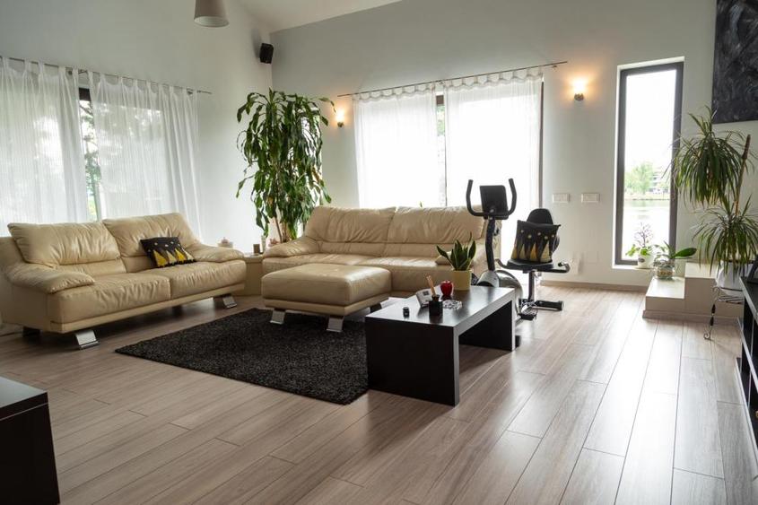Baneasa lake House 340sqm, swimming pool, lake side deck