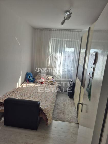 Apartament cu 3 camere,mobilat si utilat cu boxa,Bulevardul Cetatii - 6
