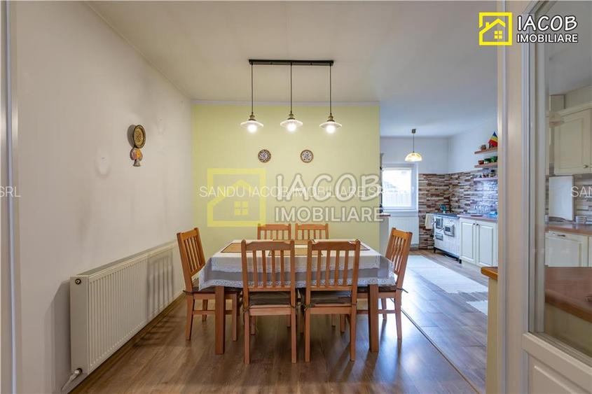 Casa, anexe, 3762 mp teren, 25000 mp padure, Comanesti, jud. Bacau - 25