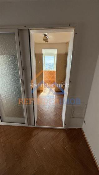 Apartament de vanzare cu 3 camere, zona Trapezului - Metrou 1 Decembrie 1918 - 5