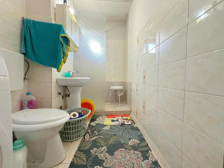 Apartament 3 camere, zona Lipovei