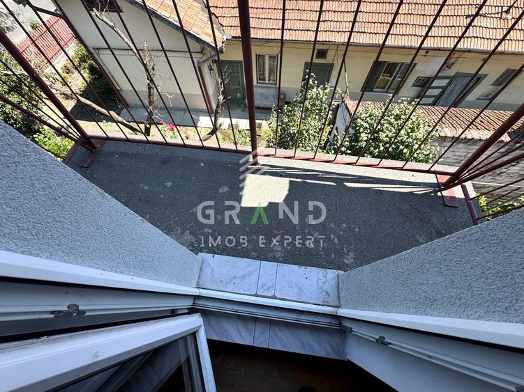 Casa 4 camere | 4 bai | 2 bucatarii | GARAJ | zona Semicentrala/Paris