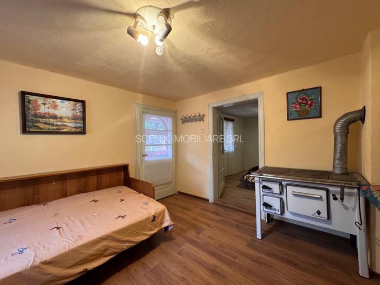 Comuna Bran, str. Pricipala, casa partial renovata, P + E, dependinte, foisor - 18