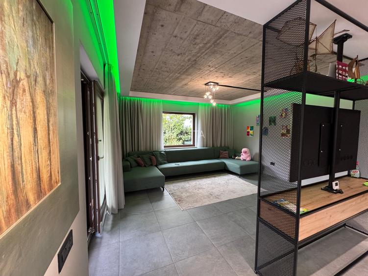 VILA COCHETA CU TEREN GENEROS,  PANOURI FOTOVOLTAICE 11KW SI GARAJ - 4