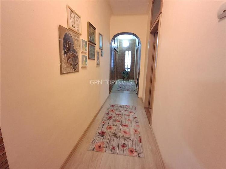 Casa cu doua apartamente garaj pivnita in Cisnadie - 7