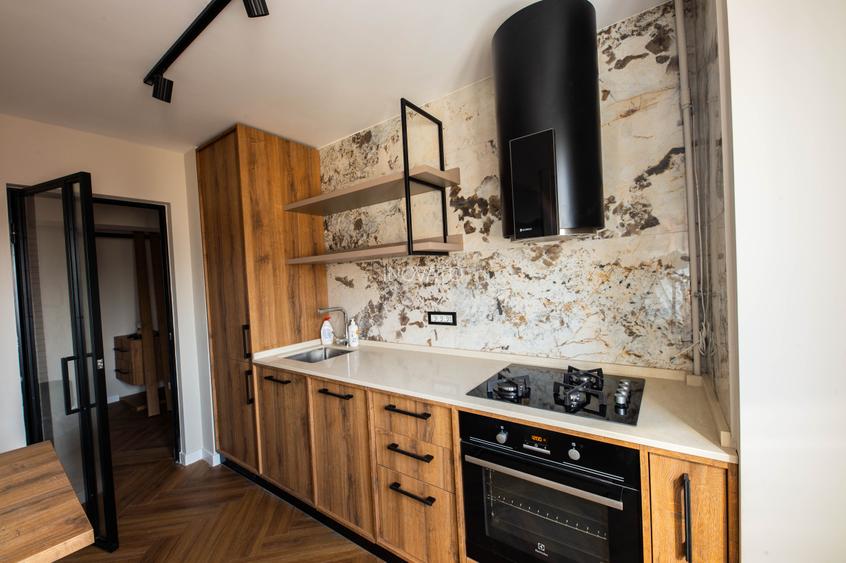 Apartament renovat cu 3 camere | Bloc 1982 | Centrul Vechi Km0 - 3