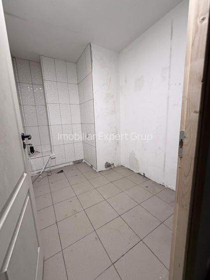 Zona Nerva Traian - Cotavian Goga 80 mp trafic intens - 3