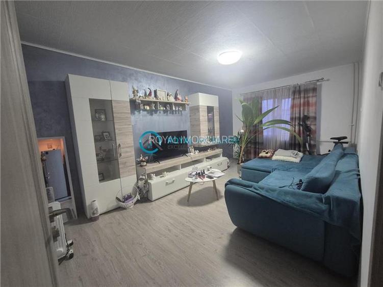 Royal Imobiliare - Vanzare apartament 2 camere zona 9 Mai - 2
