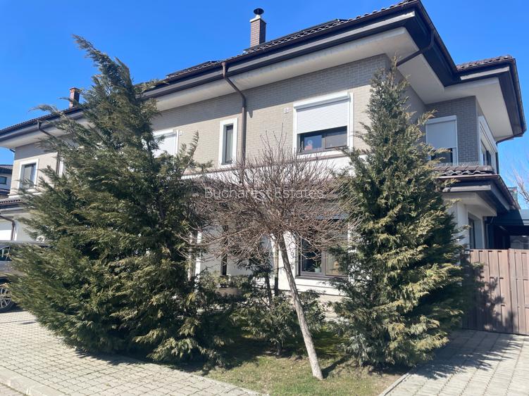 Oxford Gardens beautiful 5 bedrooms semi-furnished villa - 14