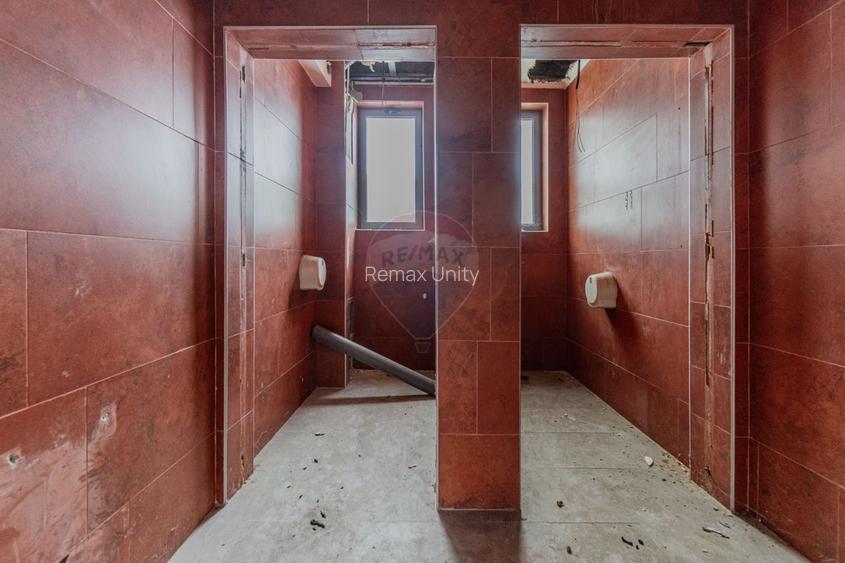 Cladire de 902 mp utili de vânzare, zona Grivitei - DN 13, COMISION 0 - 42