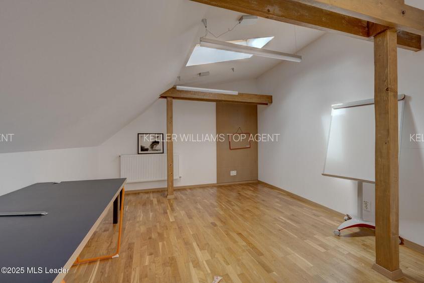 In Cartierul Evreiesc, casa 3 camere pivnita si mansarda open space. - 12