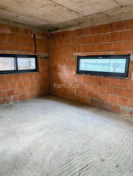 Proprietate de colt 2 intrari din strazi diferite intimitate rara - 10