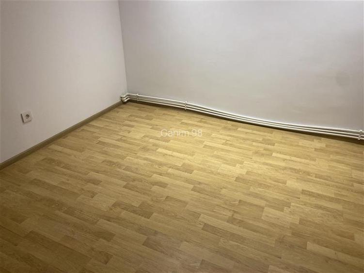 Apartament 3 camere de inchiriat , zona Scoala nr 2- Piata Moldovei decomandat , - 13