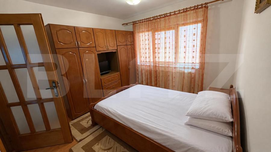 Oportunitate-apartament cu 4 camere, 2 băi și balcon in Oraștie, zonă excelentă.
