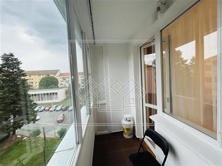 Ap cu 2 camere, mobilat modern, balcon inchis, Zona Rahovei