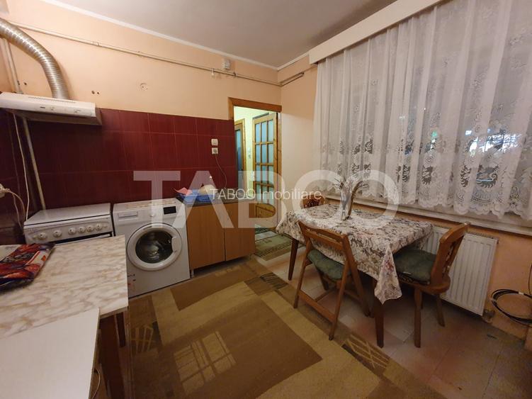 Apartament de inchiriat 2 camere la casa 40 mp utili + curte - 2