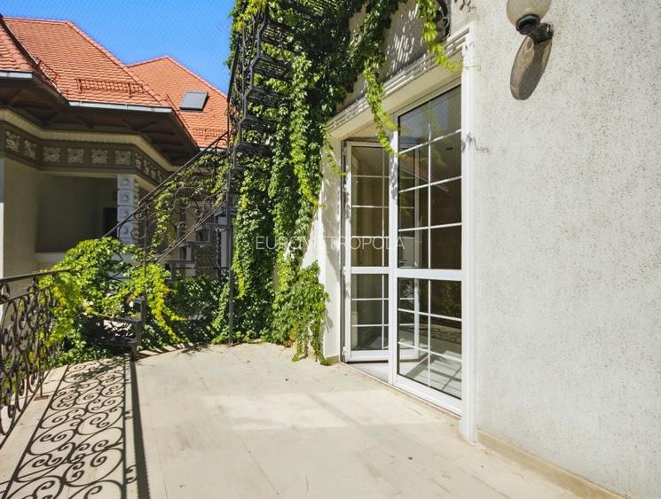 Vila cu arhitectura deosebita, adiacent Bd-ului Lascar Catargiu, refacuta integr - 17