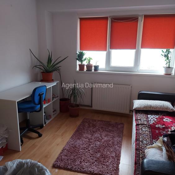 Apartament  decomandat  4 camere ultracentral (zona Primarie) etajul 4/4. - 2
