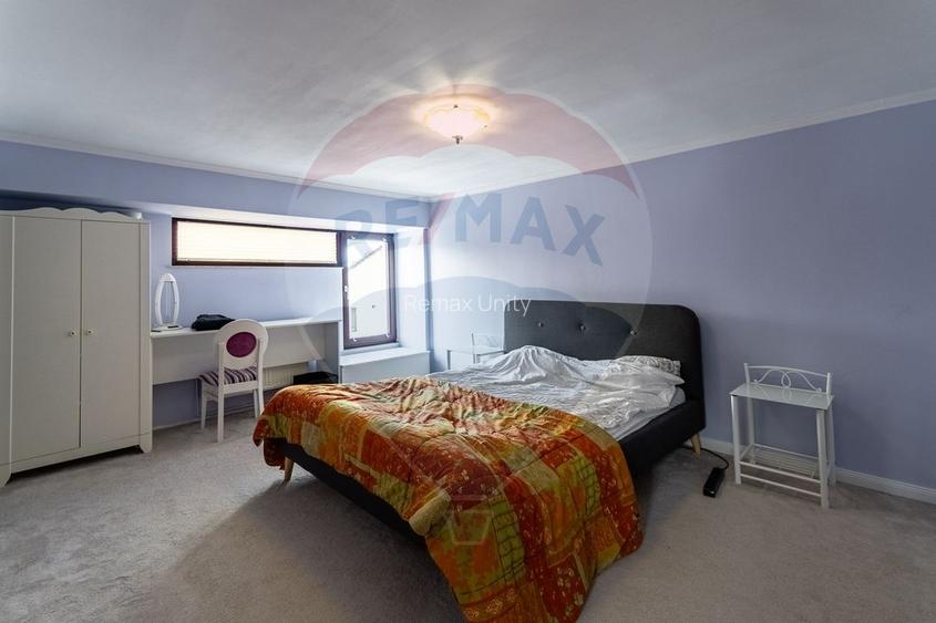 Casă spațioasă 350 mp utili, Teren 650 mp, Garaj subteran, Tractorul - 44