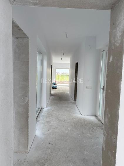 Duplex Spatios parter 4 camere - zona Ion Creanga- Dumbravita - 3