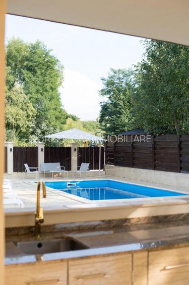 Casă superfinisată, complet mobilată, cu piscină încălzită – 5 camere, 5 băi - 11